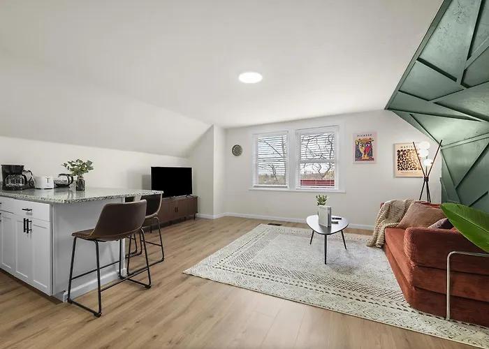 Squirrel Hill Modern Haven 1br With Private Parking Apartment