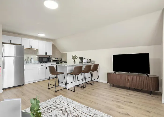 Apartment Squirrel Hill Modern Haven 1br With Private Parking Pittsburgh